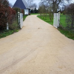 Allée en sable compacté
