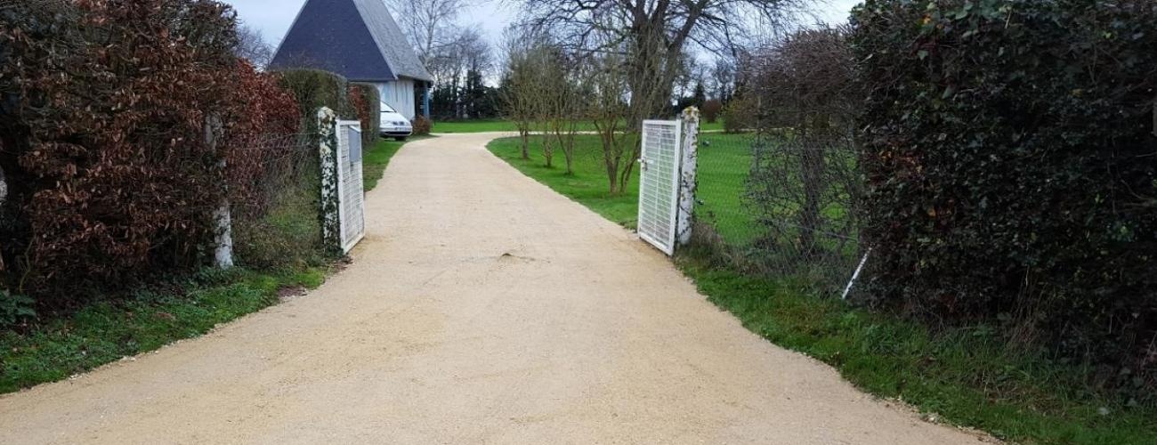 Allée en sable compacté - chantier dans l'Orne